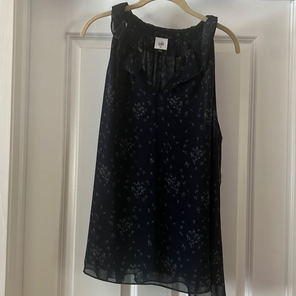 Cabi Sleeveless Blouse Navy with Flower print XL. V neck